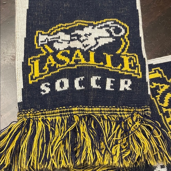 La Salle Soccer Scarf. Knit scarf. Ruffneck scarves. McCarthy stadium. - Picture 3 of 6